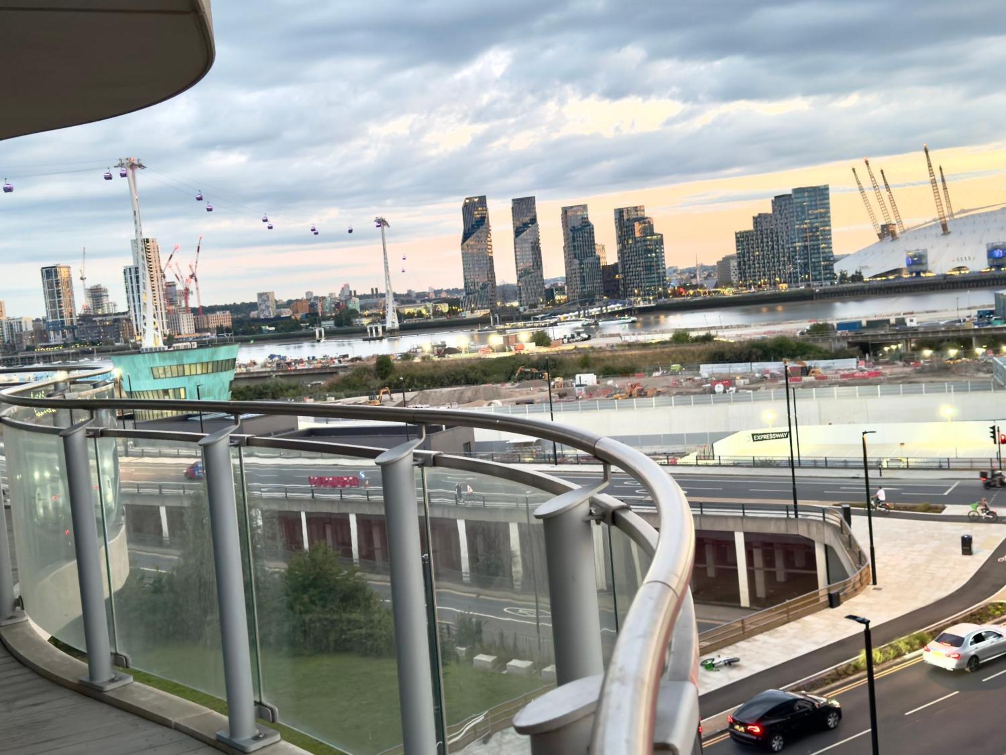 Apartament Excel Cosy With Balcony & River View Close To O2 Arena, Cable Car, Hall Londra