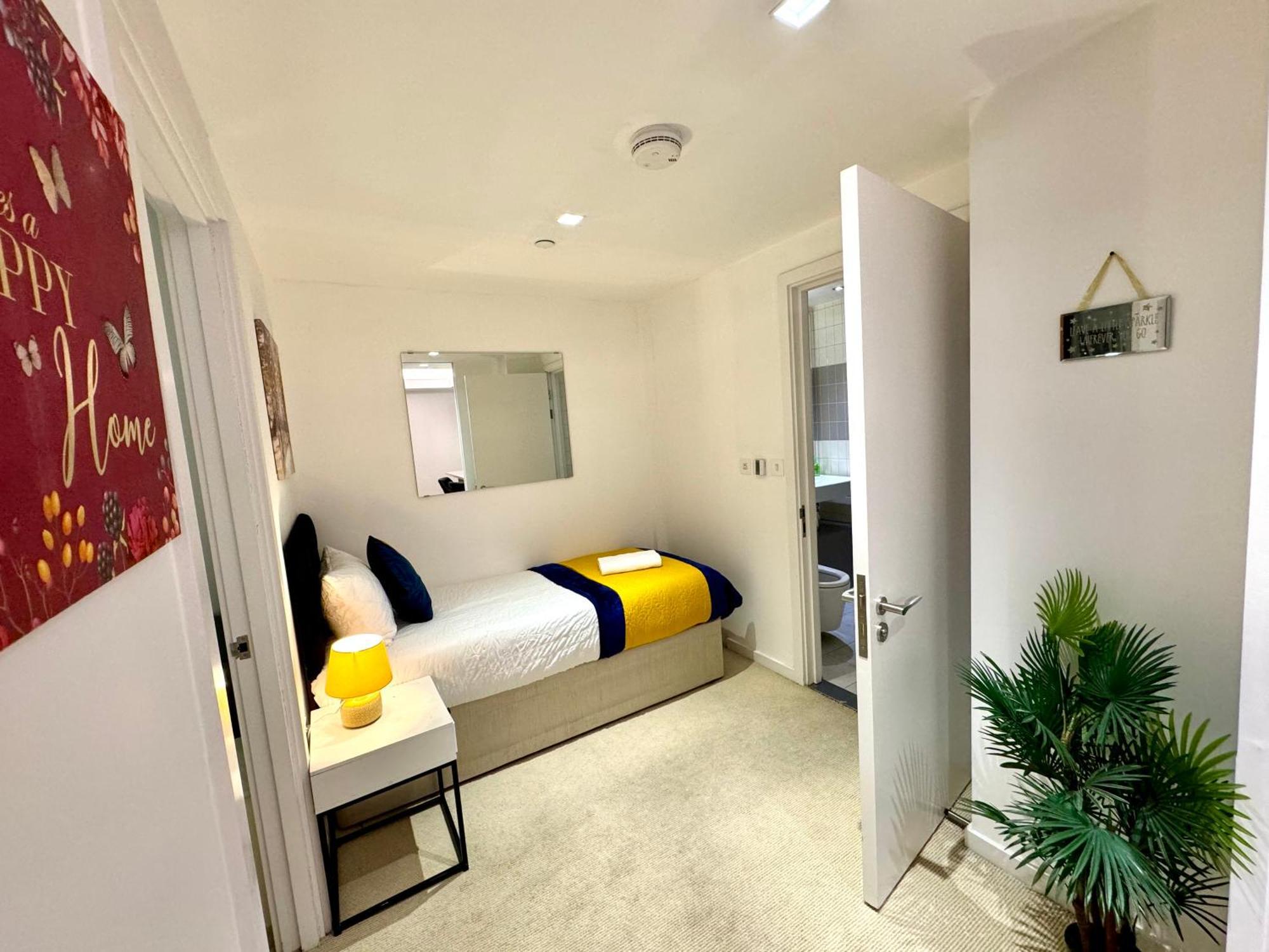 Apartament Excel Cosy With Balcony & River View Close To O2 Arena, Cable Car, Hall Londra